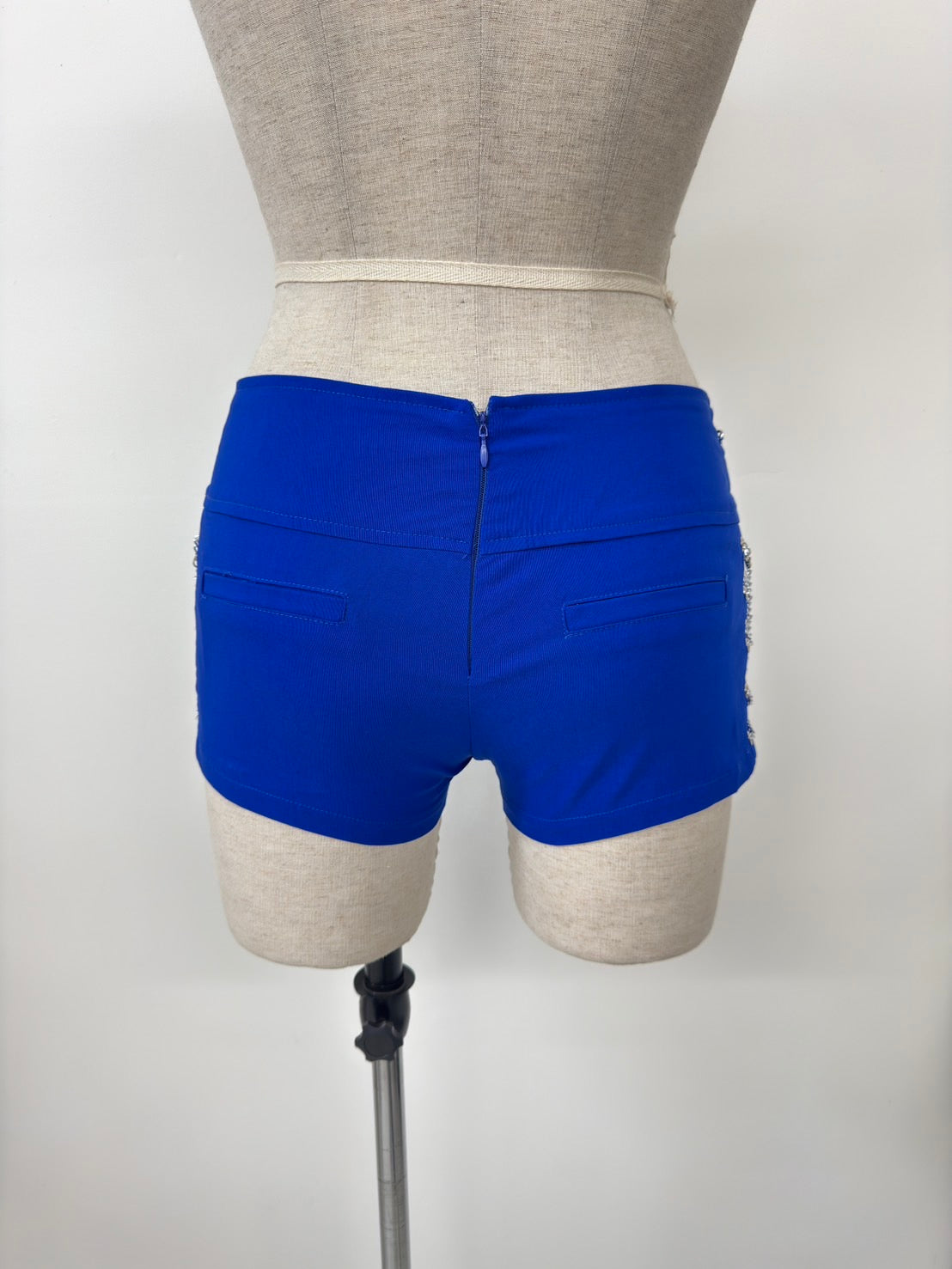 CHAIN DETAIL SHORTS