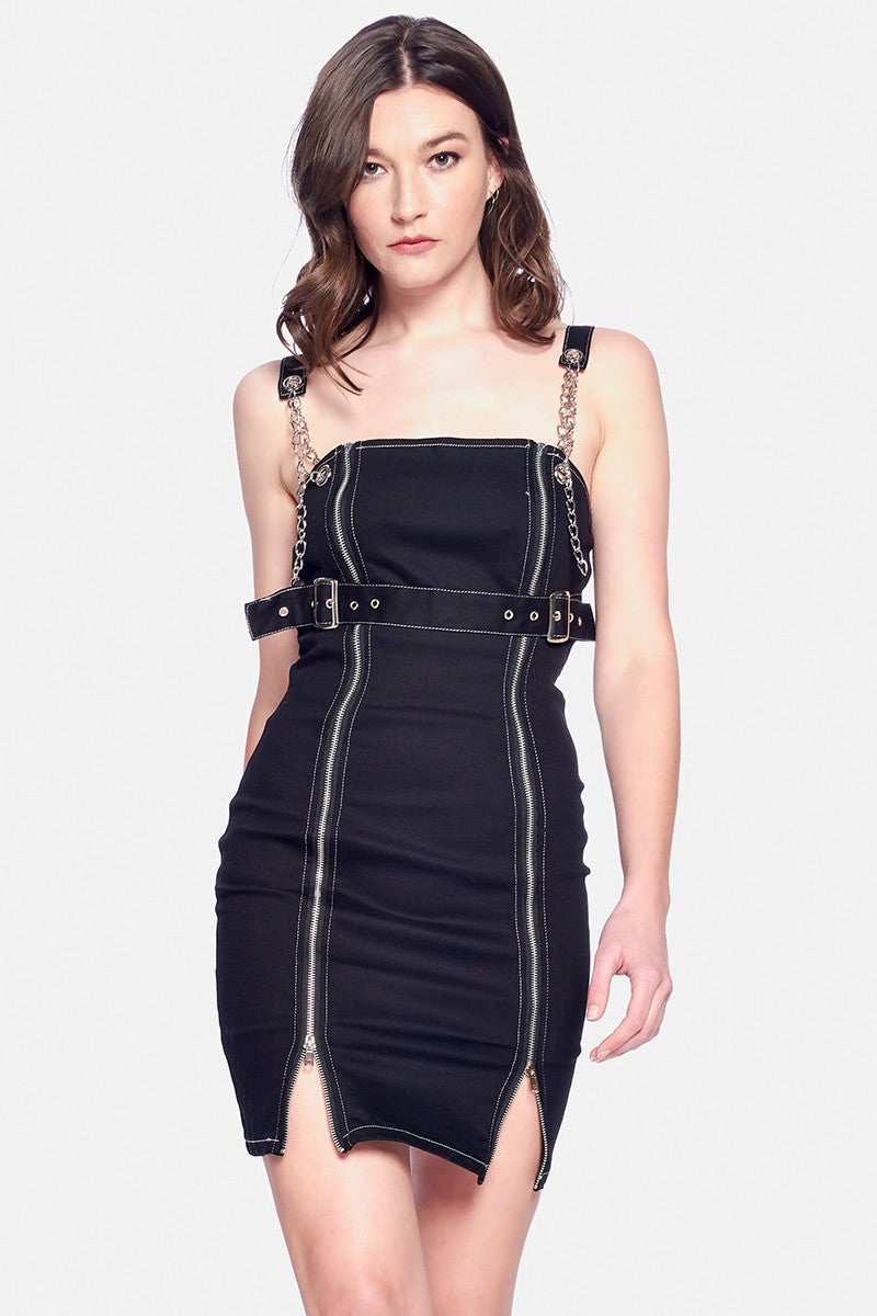 FRONT CHAIN DETAIL BELT SLEEVELESS TOP