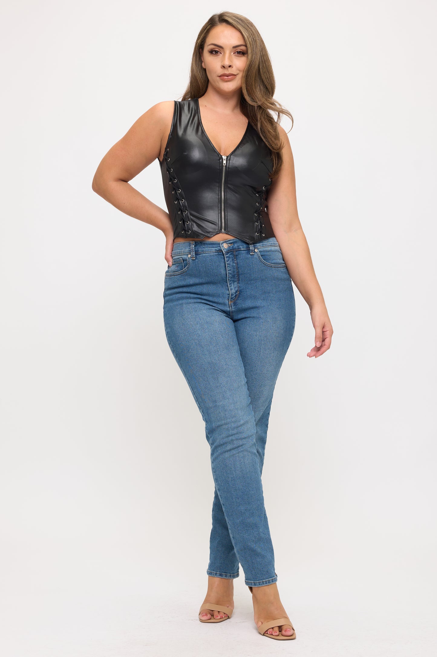 LACE-UP FRONT DETAIL SLEEVELESS CROP TOP-PLUS