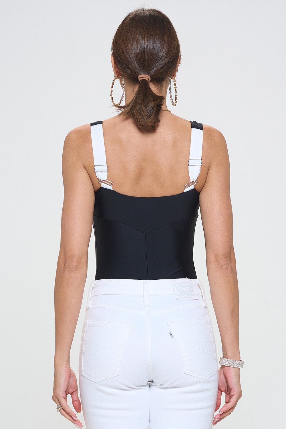 SOLID SEAM DETAIL SLEEVELESS SCOOPNECK BODYSUIT