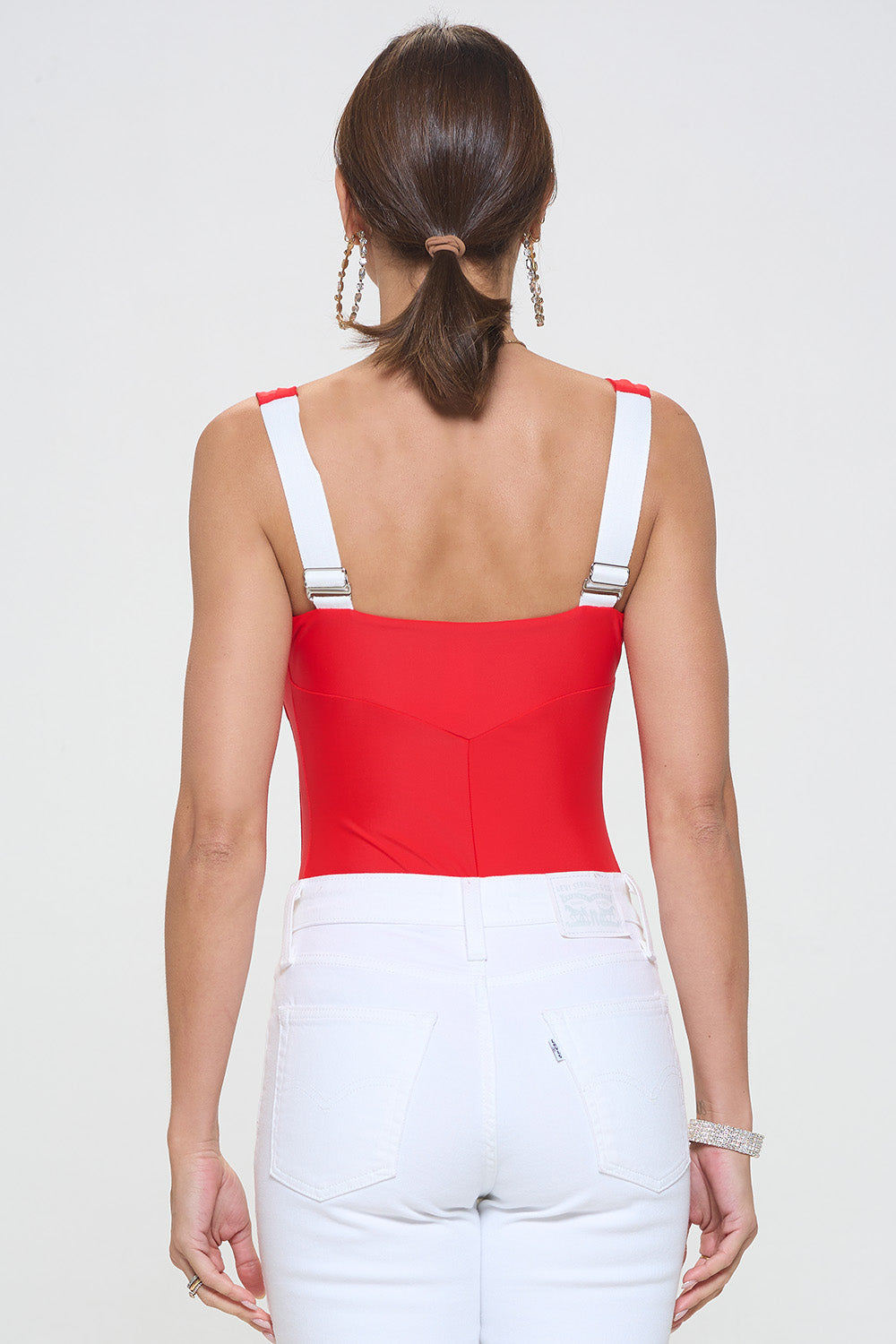 SOLID SEAM DETAIL SLEEVELESS SCOOPNECK BODYSUIT