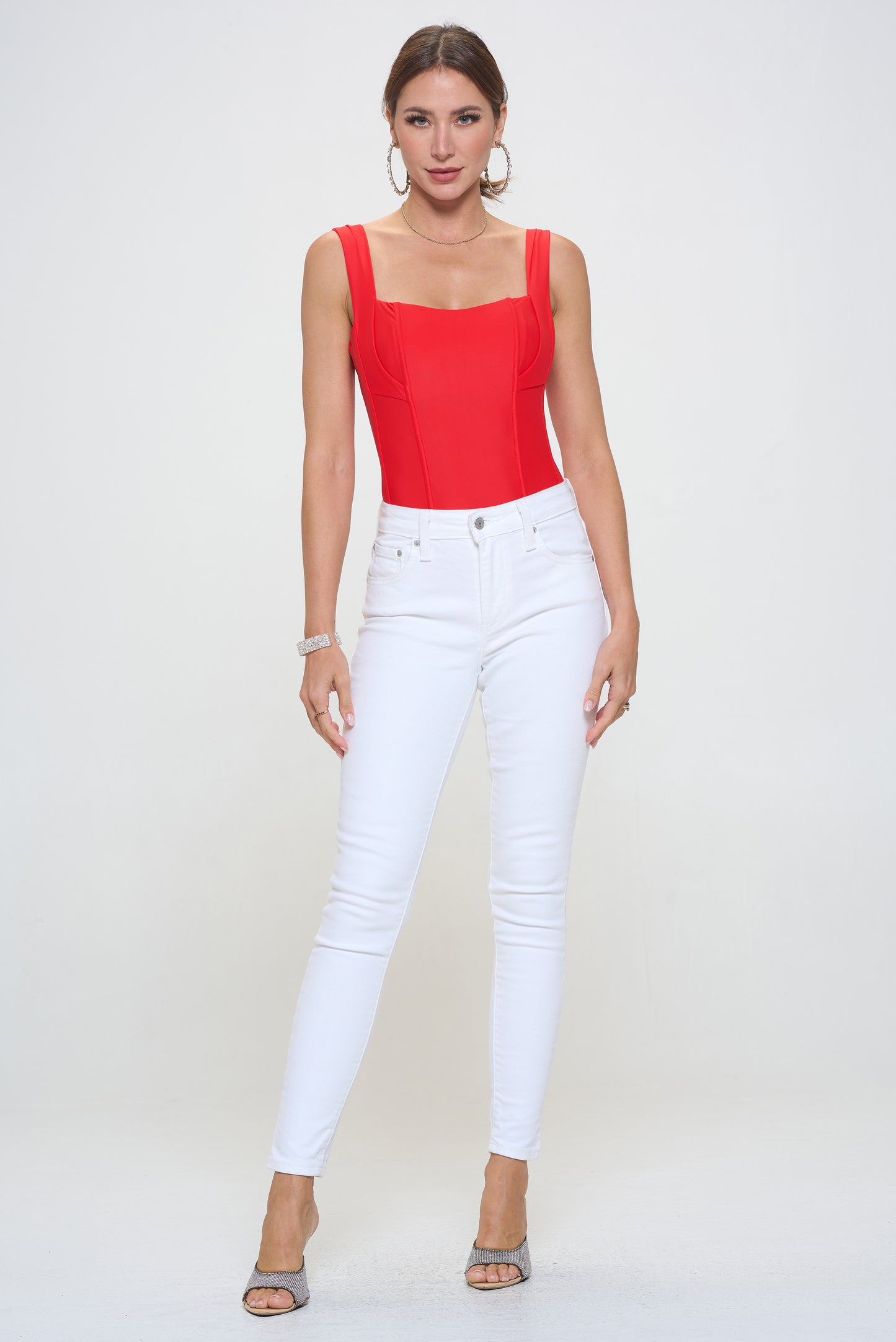 SOLID SEAM DETAIL SLEEVELESS SCOOPNECK BODYSUIT