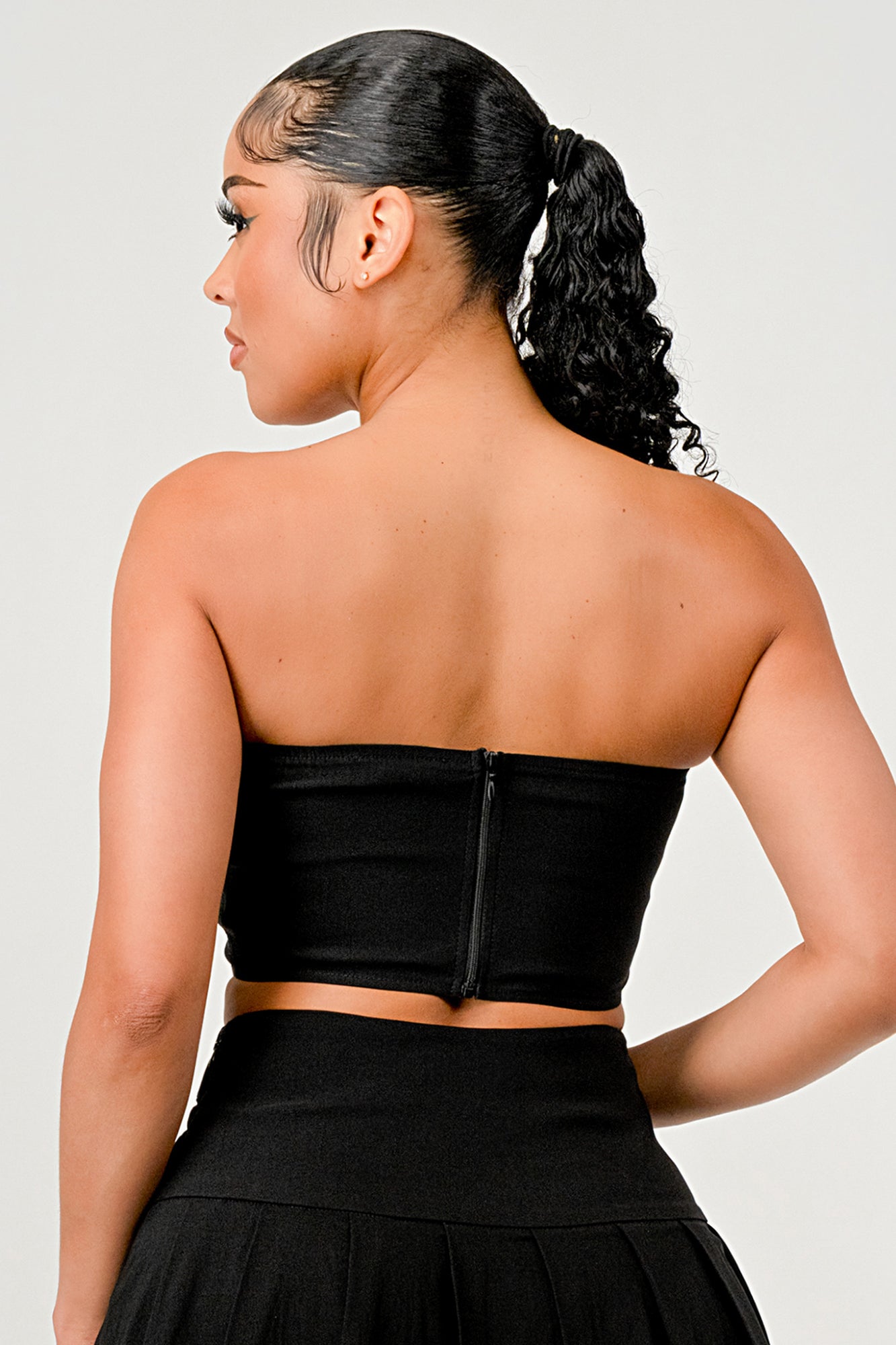 METAL ACCENT SOLID STRAPLESS TUBE CROP TOP