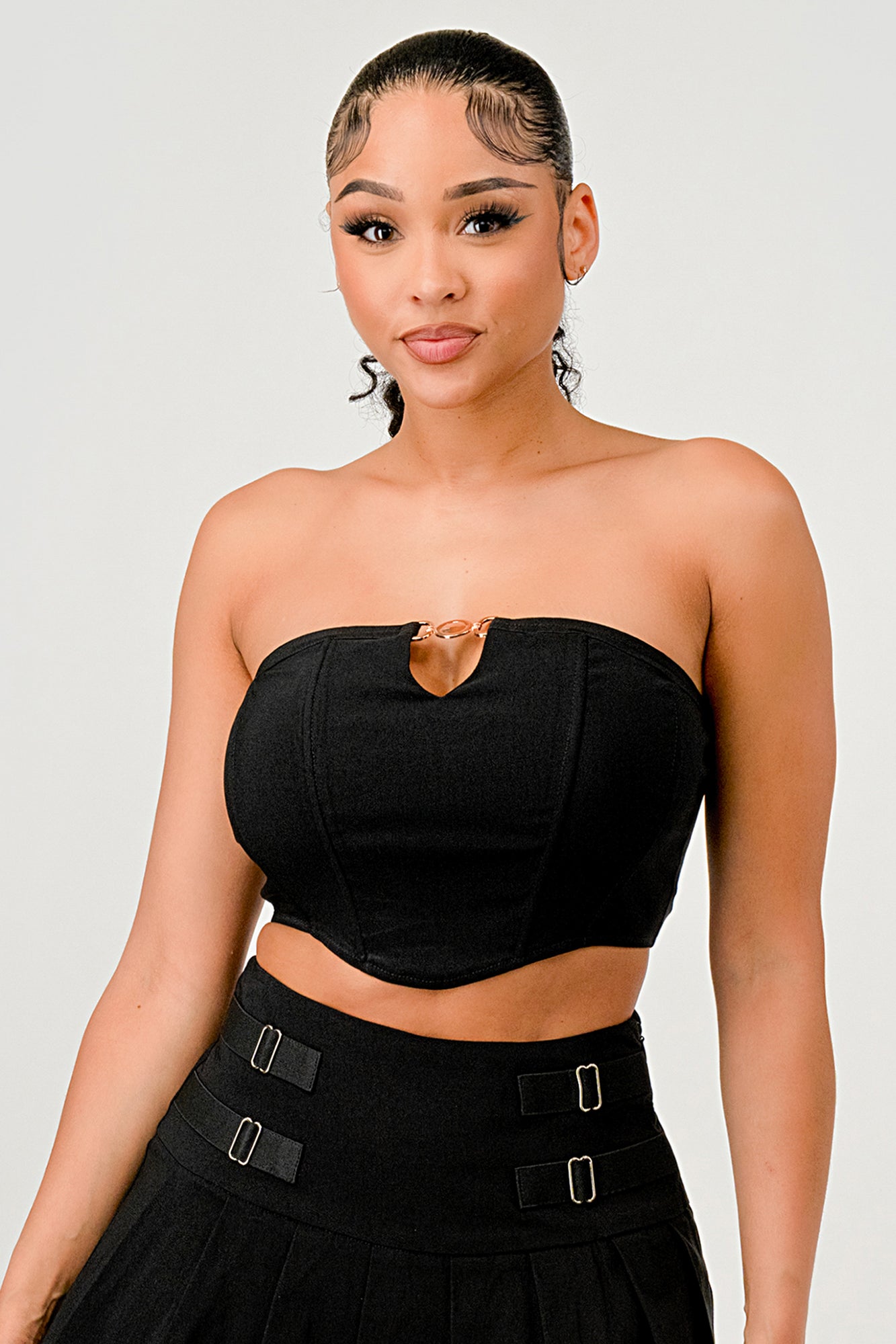 METAL ACCENT SOLID STRAPLESS TUBE CROP TOP