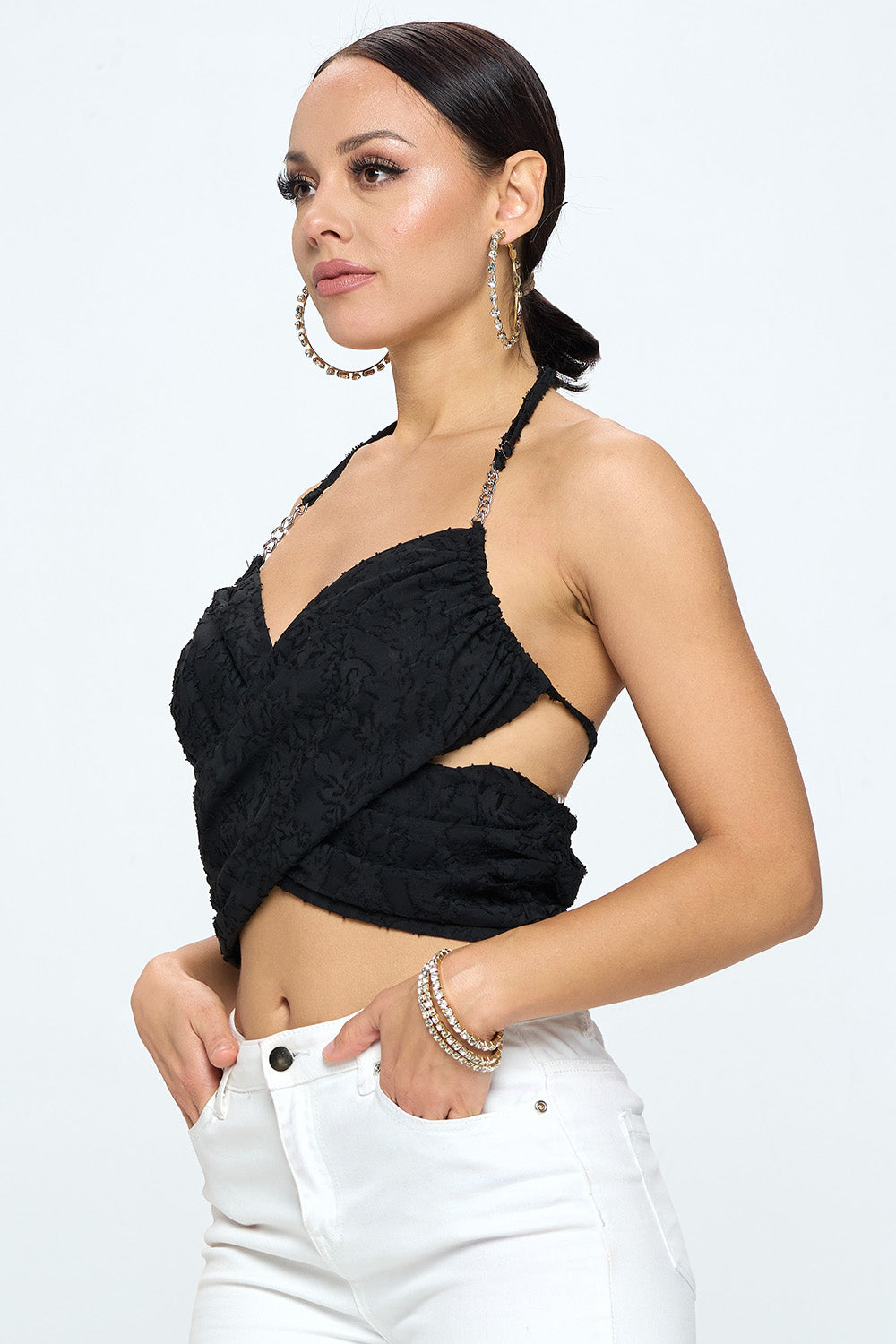 CROSSOVER CHAIN HALTER BACKLESS CROP TOP